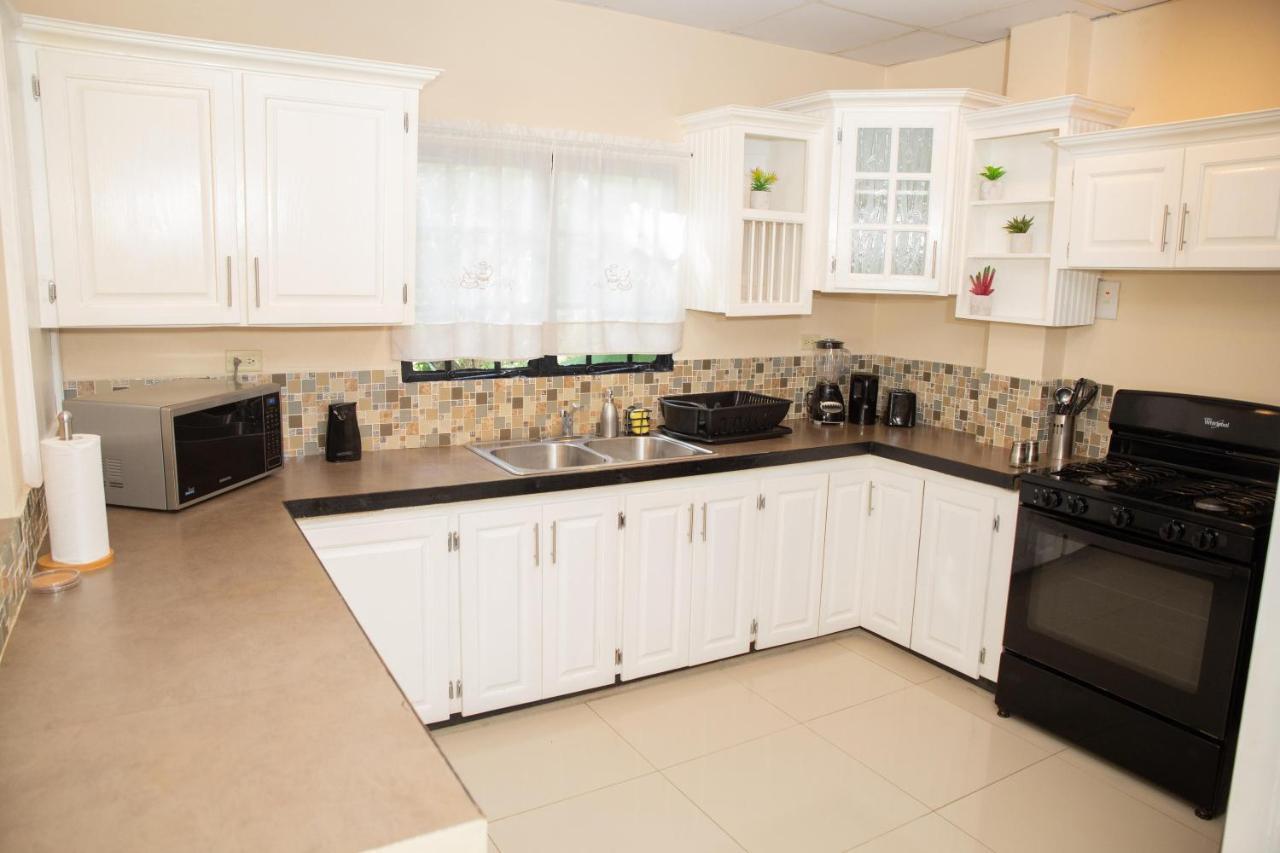 Stacys Place #1 2 Bedroom Apartment Port of Spain Eksteriør billede