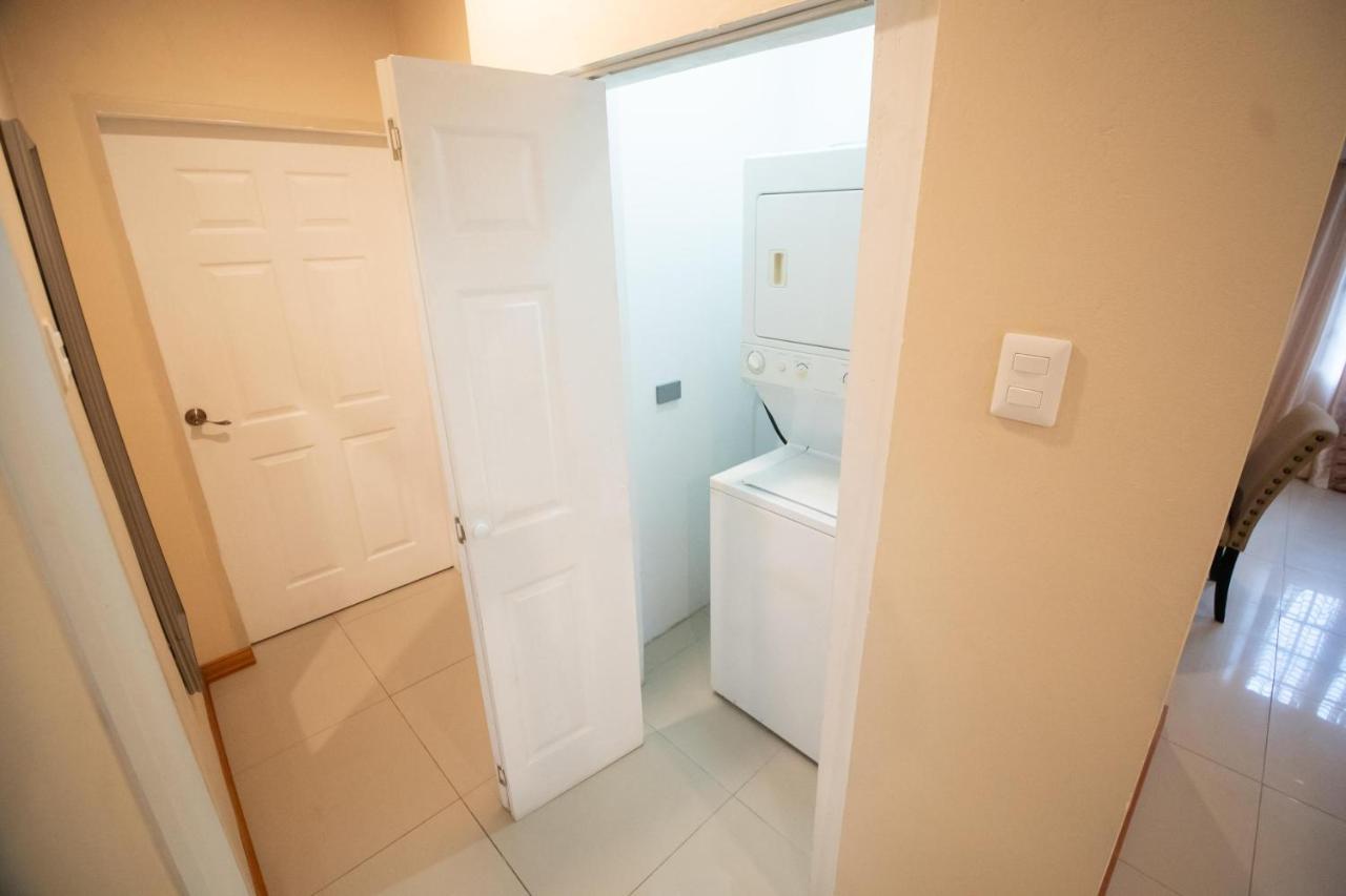 Stacys Place #1 2 Bedroom Apartment Port of Spain Eksteriør billede