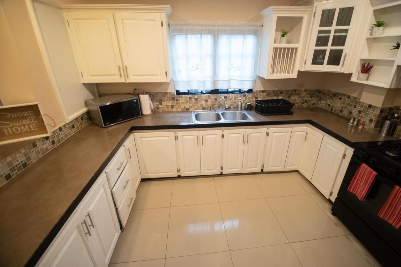 Stacys Place #1 2 Bedroom Apartment Port of Spain Eksteriør billede